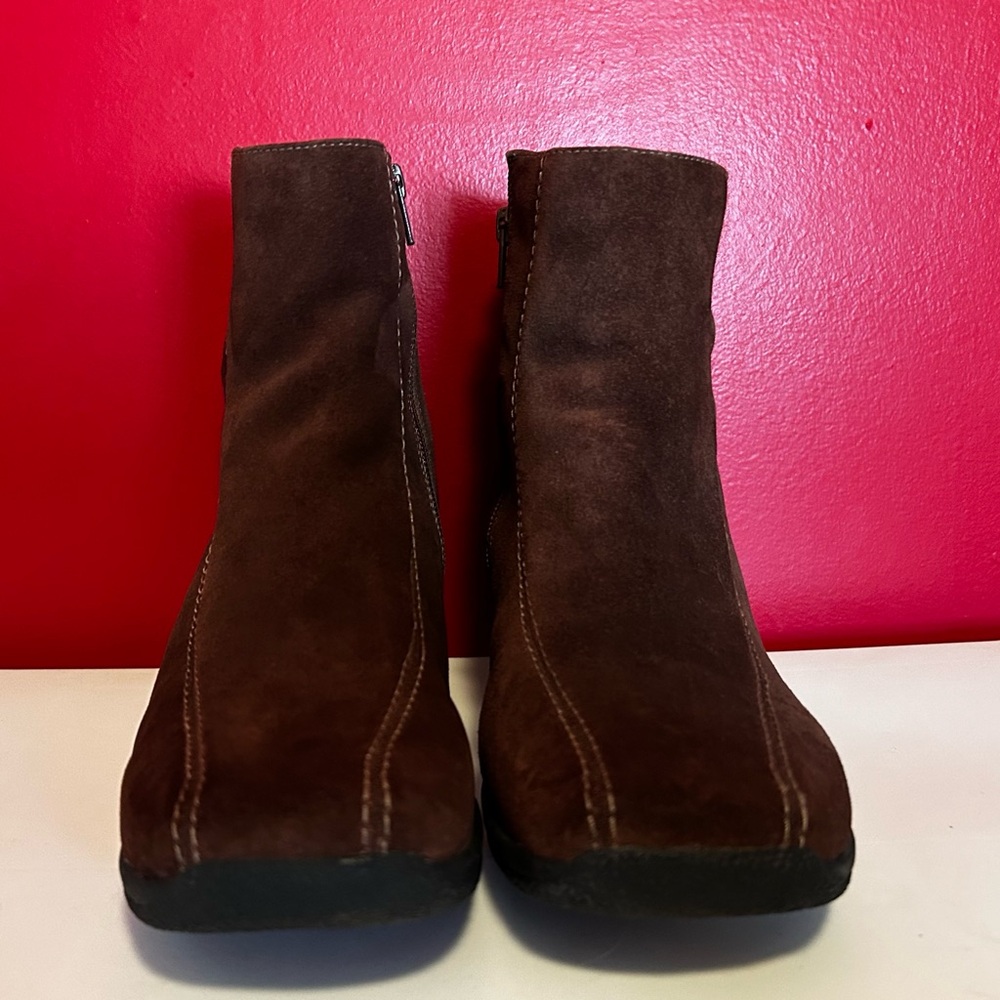 Clark’s Brown Ashlyn Ankle Boots - Picture 3 of 6